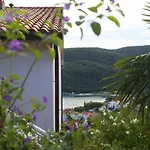Apartment Pretty 2bdr With Terrace, With 2 Bathrooms, 41 *