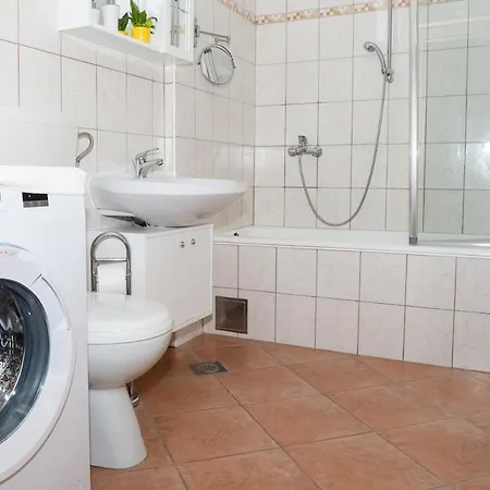 Pretty 2bdr With Terrace, With 2 Bathrooms, 41 *
