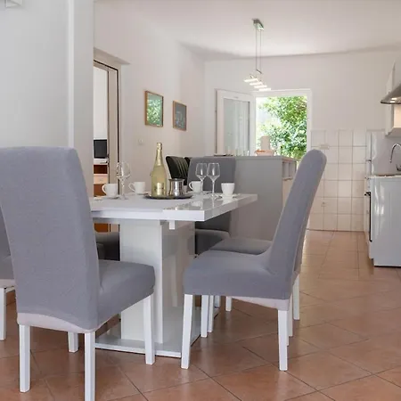 Pretty 2bdr With Terrace, With 2 Bathrooms, 41