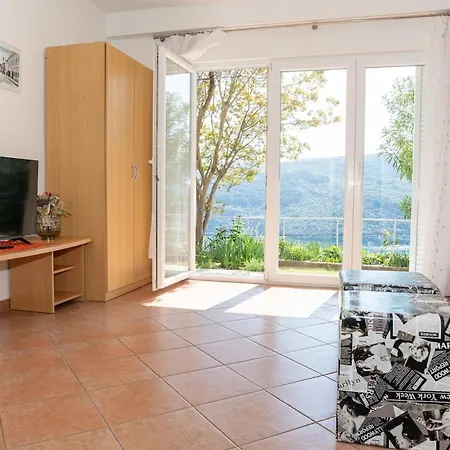 Pretty 2bdr With Terrace, With 2 Bathrooms, 41 * ראבץ