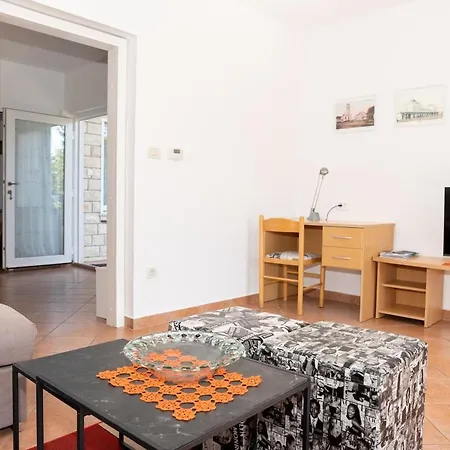 Pretty 2bdr With Terrace, With 2 Bathrooms, 41 Lägenhet