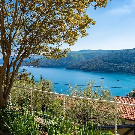 Pretty 2bdr With Terrace, With 2 Bathrooms, 41 Apartmán Rabac