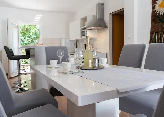 Pretty 2bdr With Terrace, With 2 Bathrooms, 41