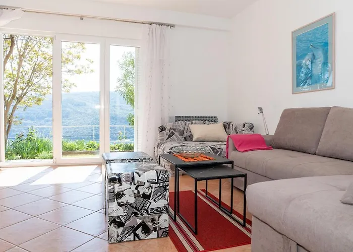 Pretty 2bdr With Terrace, With 2 Bathrooms, 41 * ראבץ