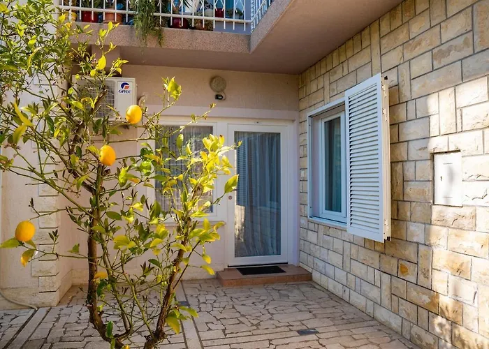 Pretty 2bdr With Terrace, With 2 Bathrooms, 41 דירה