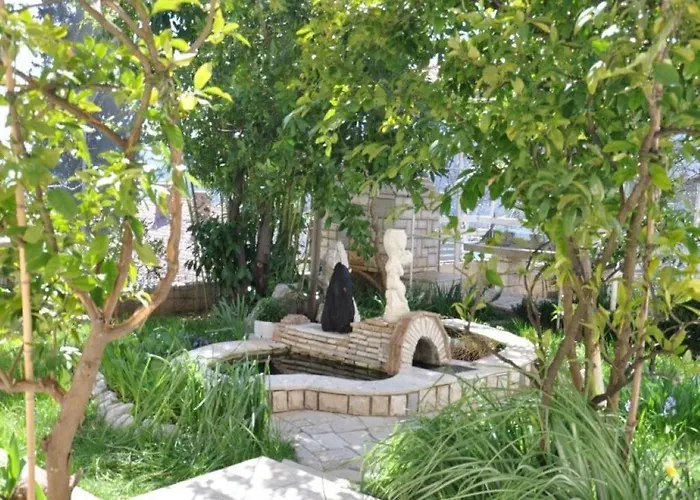Pretty 2bdr With Terrace, With 2 Bathrooms, 41 דירה